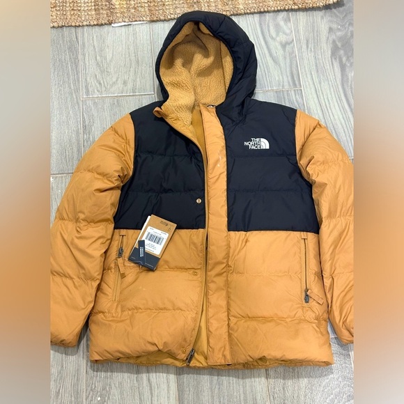 The North Face Black and Tan Puffer Kids Jacket - Picture 1 of 6